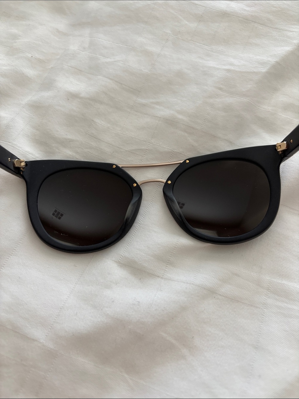 Henri Bendel Broadway Chrome Blue Lens Sunglasses - Picture 9 of 9